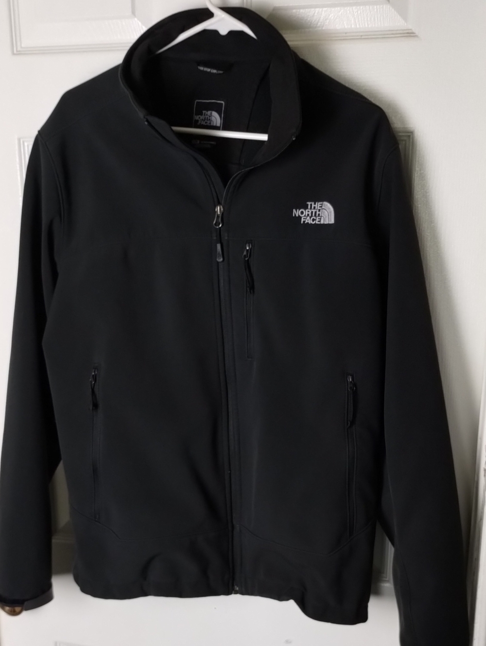 The North Face Men's Black Performance Softshell Jacket .Large